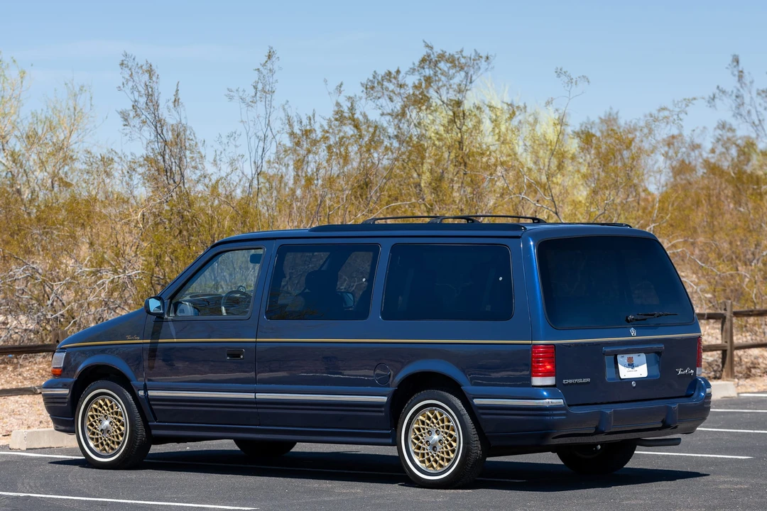 1995 Chrysler Town & Country - Image 16 of 31