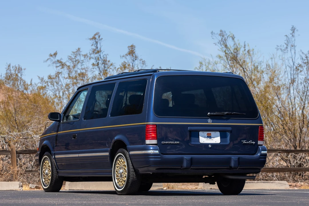 1995 Chrysler Town & Country - Image 18 of 31