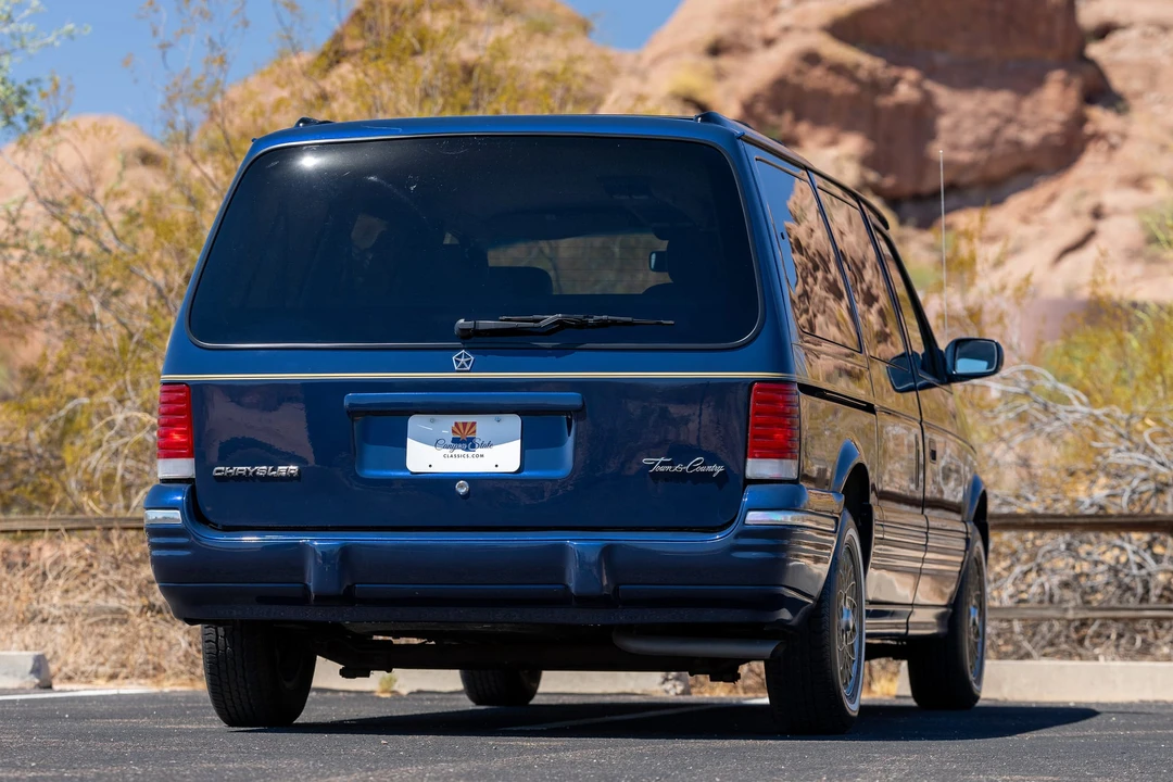 1995 Chrysler Town & Country - Image 20 of 31
