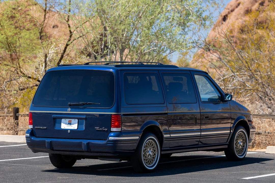 1995 Chrysler Town & Country - Image 22 of 31