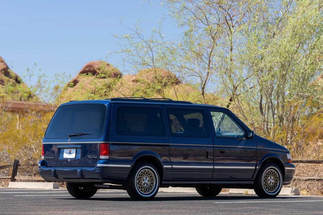 1995 Chrysler Town & Country - Image 25 of 31