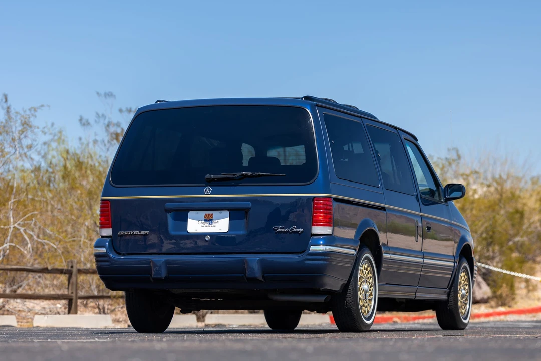 1995 Chrysler Town & Country - Image 21 of 31