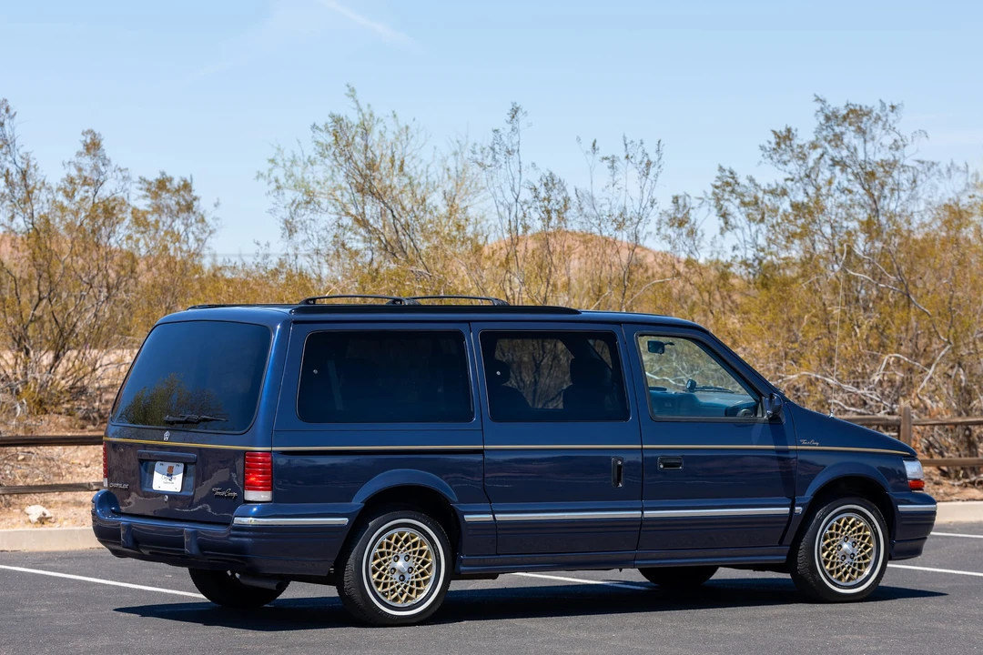 1995 Chrysler Town & Country - Image 24 of 31
