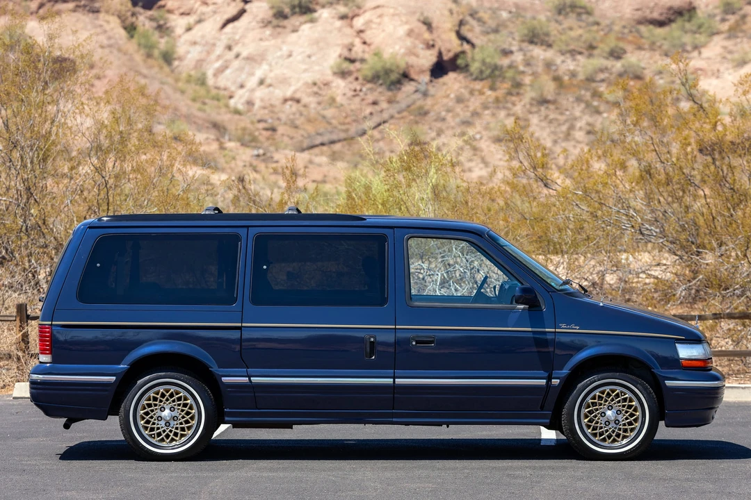 1995 Chrysler Town & Country - Image 26 of 31