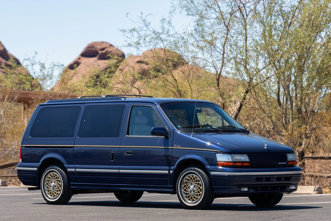 1995 Chrysler Town & Country - Image 28 of 31