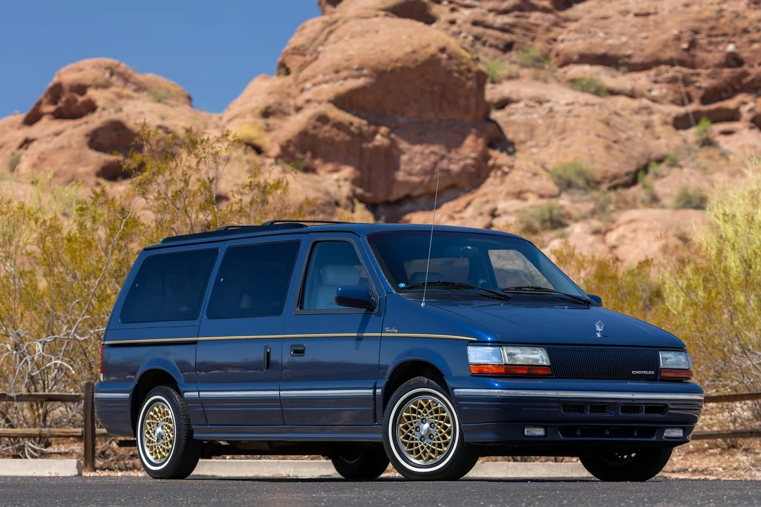 1995 Chrysler Town & Country - Image 30 of 31