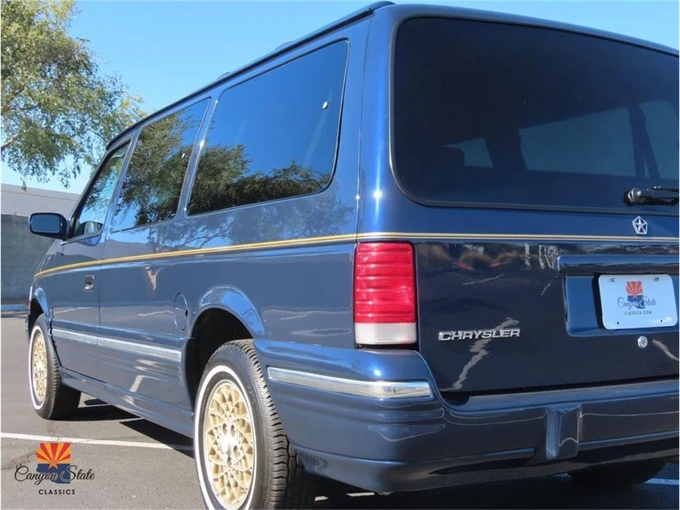 1995 Chrysler Town & Country - Image 27 of 31