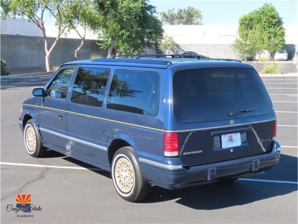 1995 Chrysler Town & Country - Image 22 of 31