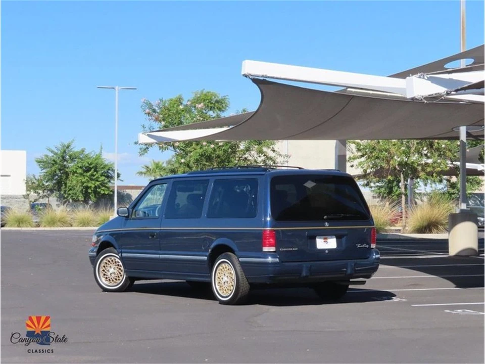 1995 Chrysler Town & Country - Image 2 of 31