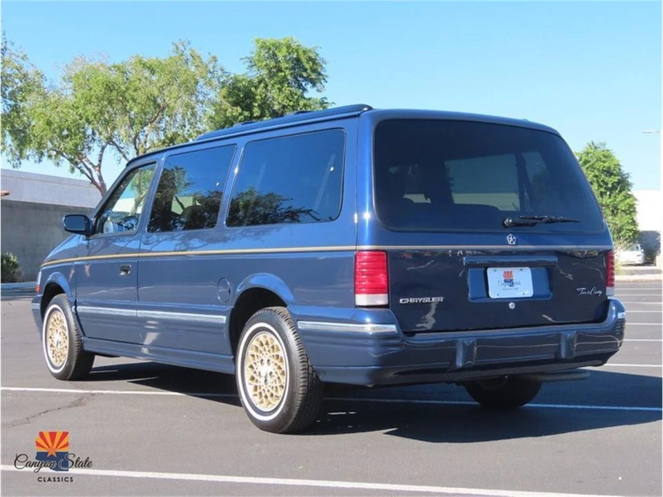 1995 Chrysler Town & Country - Image 23 of 31