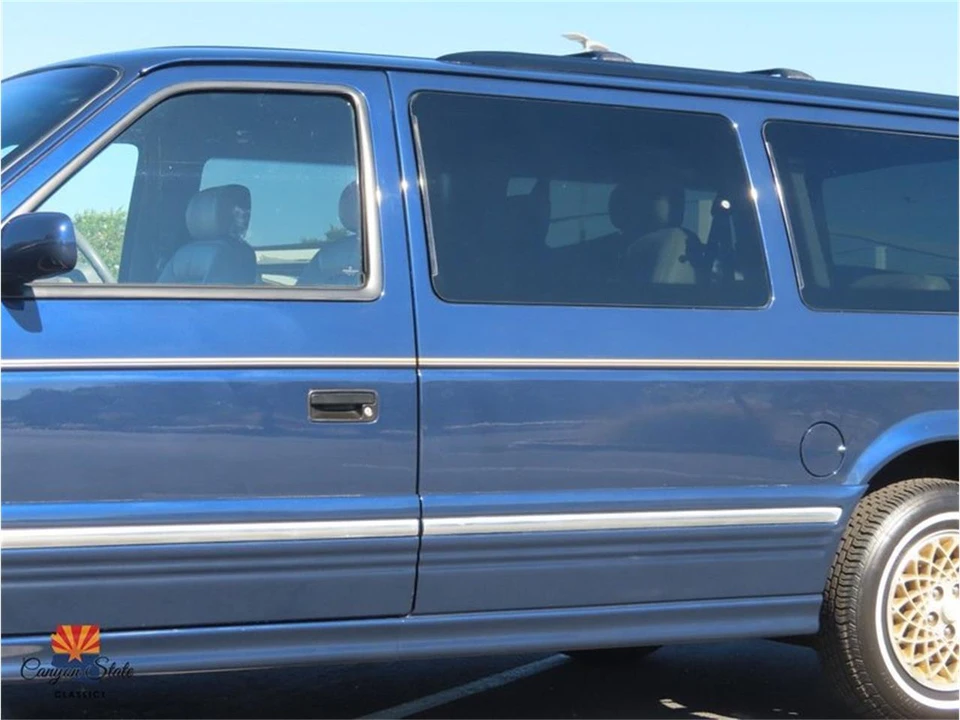 1995 Chrysler Town & Country - Image 19 of 31