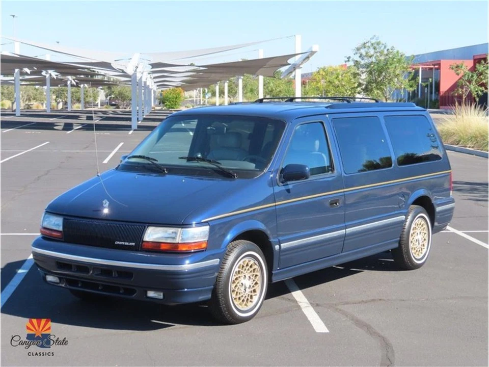 1995 Chrysler Town & Country - Image 9 of 31
