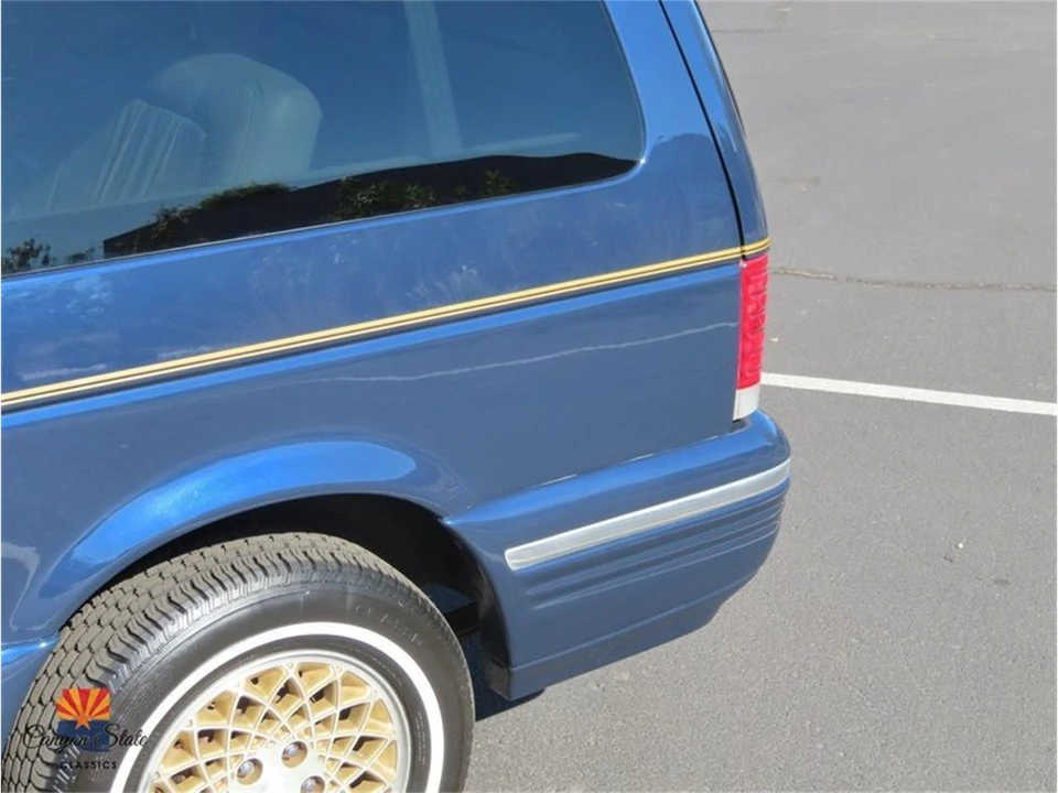 1995 Chrysler Town & Country - Image 15 of 31