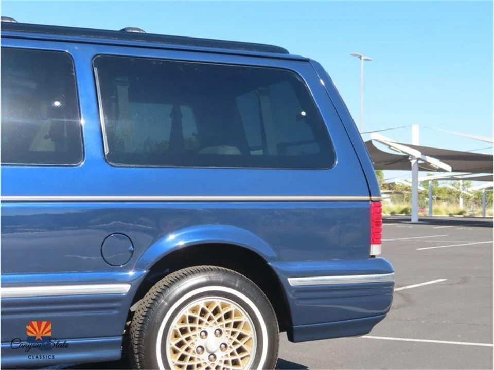 1995 Chrysler Town & Country - Image 20 of 31