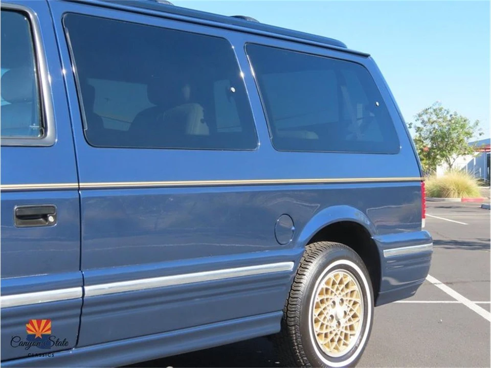 1995 Chrysler Town & Country - Image 25 of 31