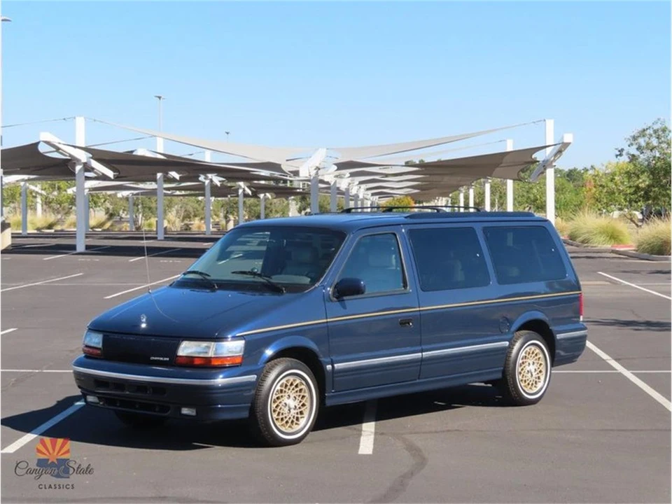 1995 Chrysler Town & Country - Image 6 of 31