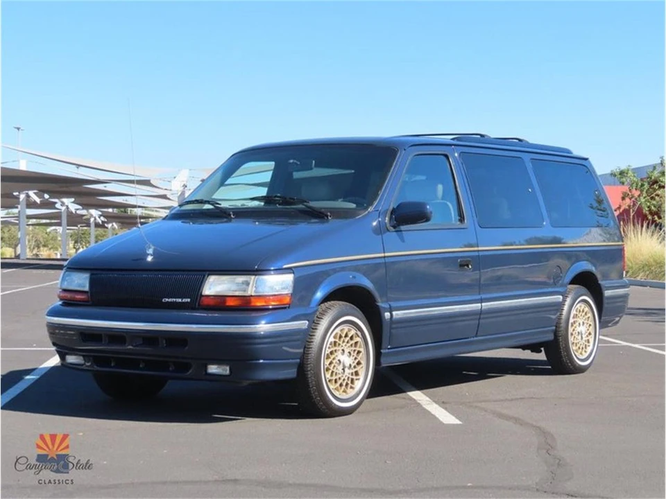 1995 Chrysler Town & Country - Image 10 of 31