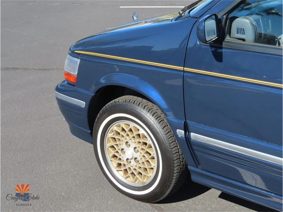 1995 Chrysler Town & Country - Image 13 of 31