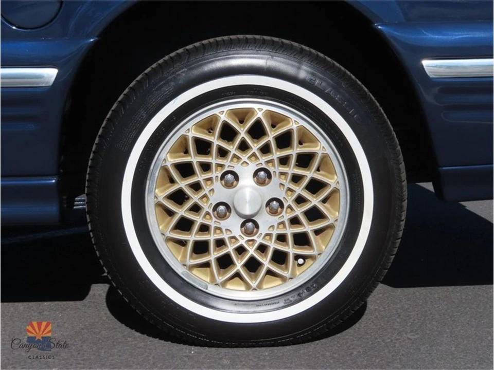 1995 Chrysler Town & Country - Image 21 of 31