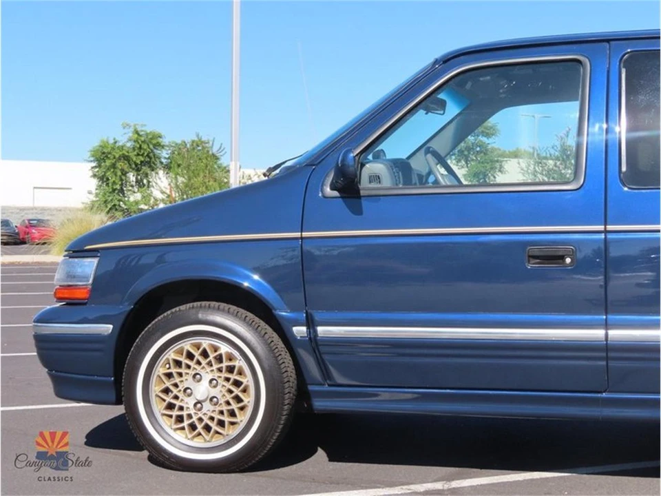 1995 Chrysler Town & Country - Image 18 of 31