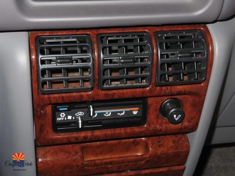 1995 Chrysler Town & Country - Image 27 of 30