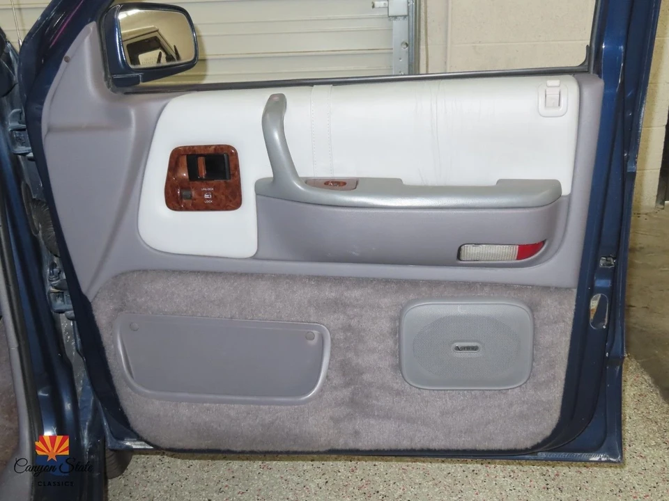 1995 Chrysler Town & Country - Image 23 of 30