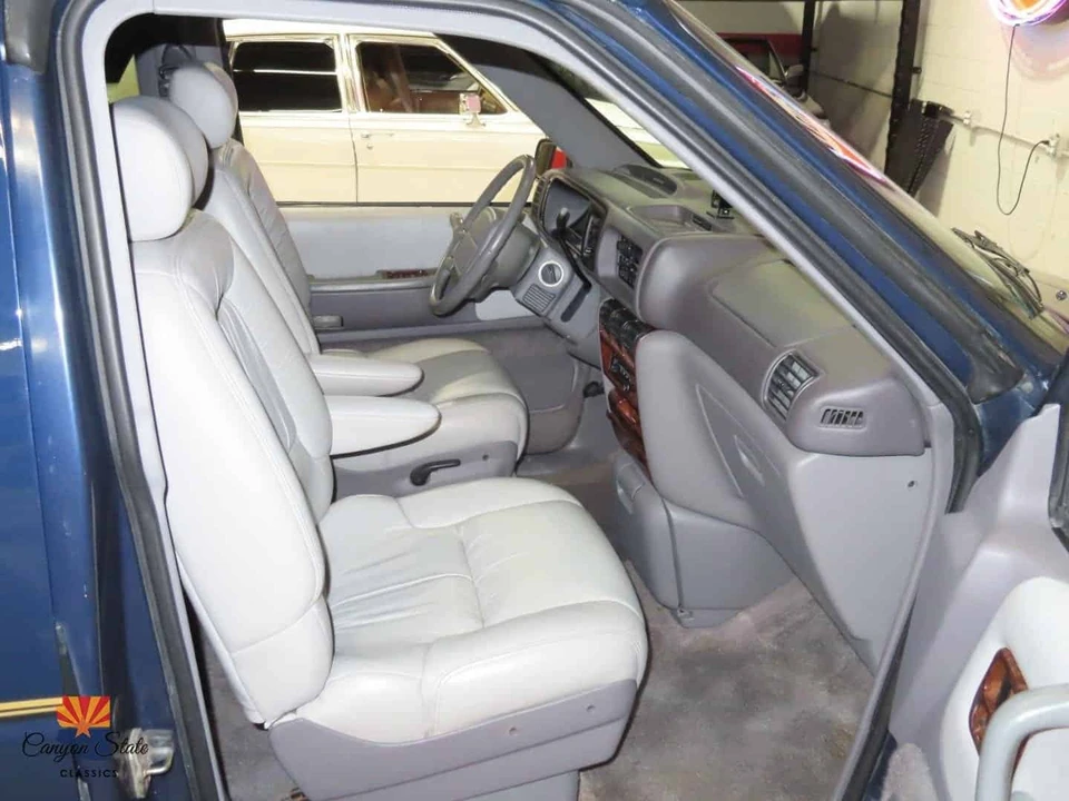 1995 Chrysler Town & Country - Image 25 of 30