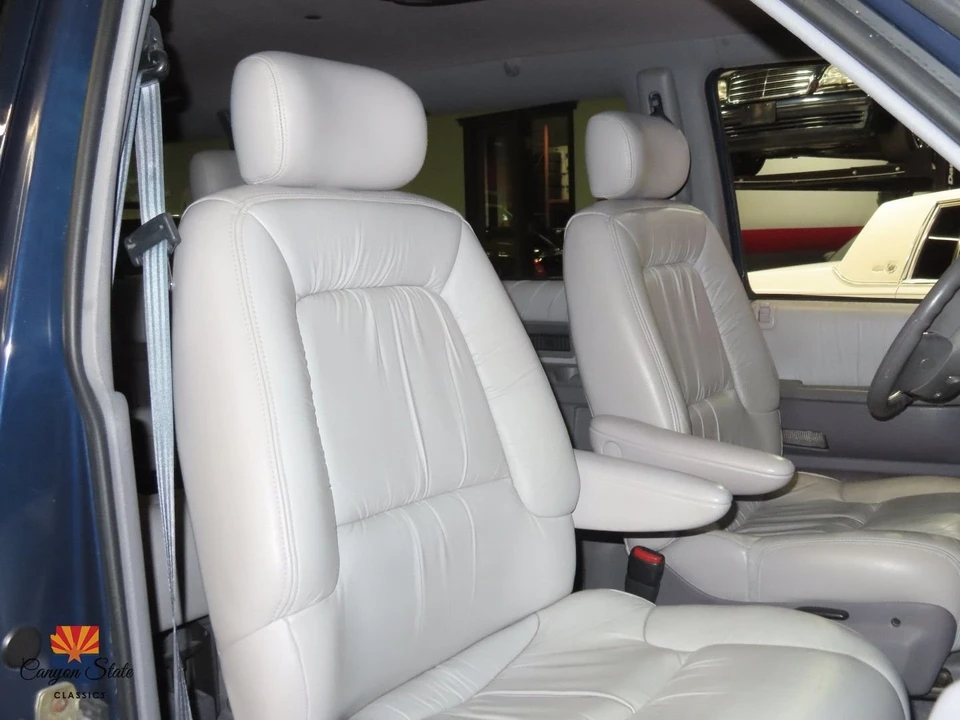1995 Chrysler Town & Country - Image 24 of 30