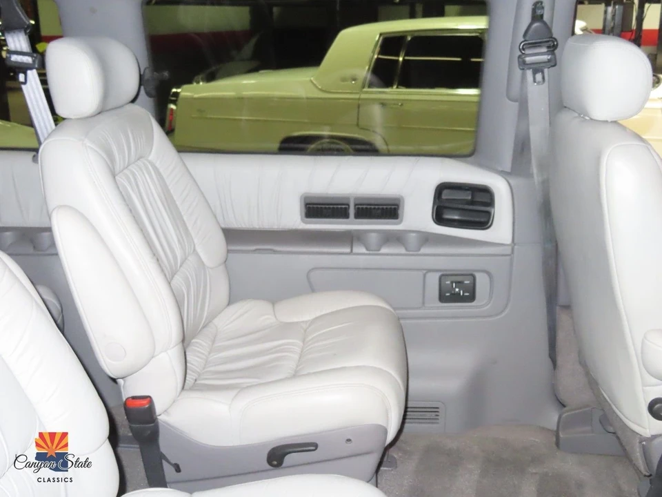 1995 Chrysler Town & Country - Image 22 of 30