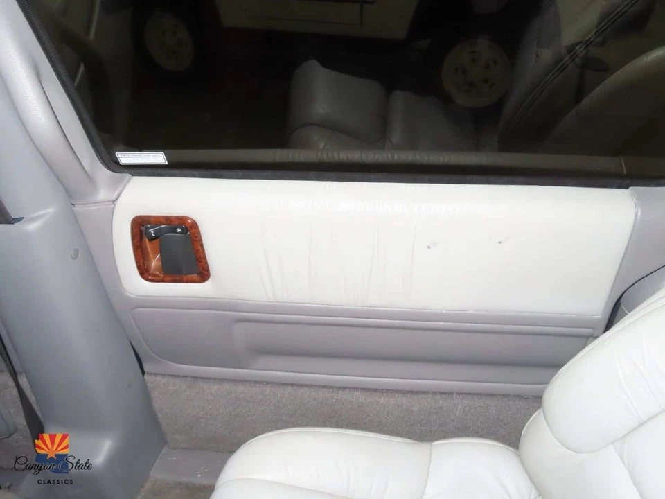 1995 Chrysler Town & Country - Image 19 of 30