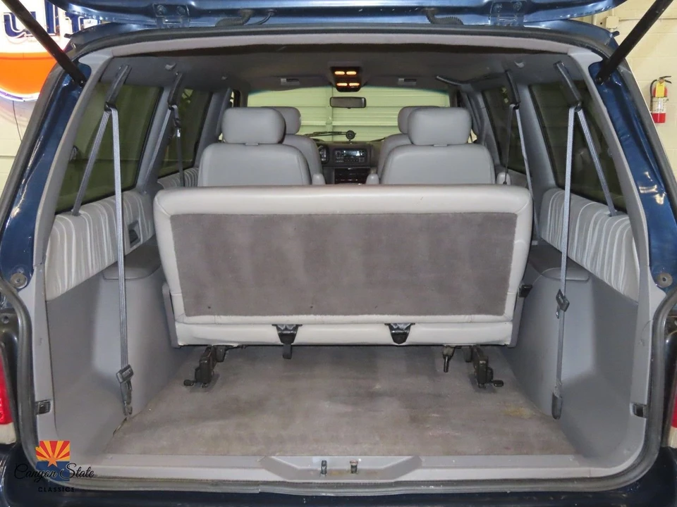 1995 Chrysler Town & Country - Image 26 of 30