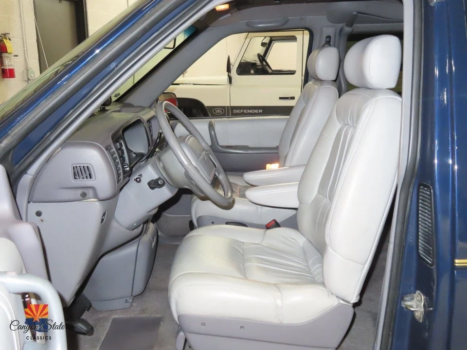 1995 Chrysler Town & Country - Image 18 of 30