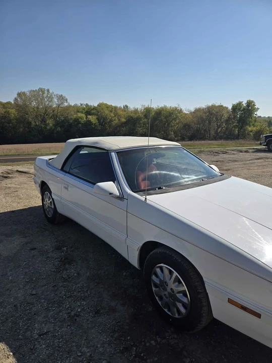 1995 Chrysler LeBaron - Image 16 of 20