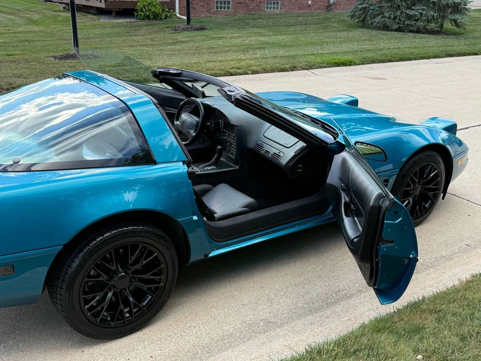 1995 Chevrolet Corvette C4 - Image 17 of 24