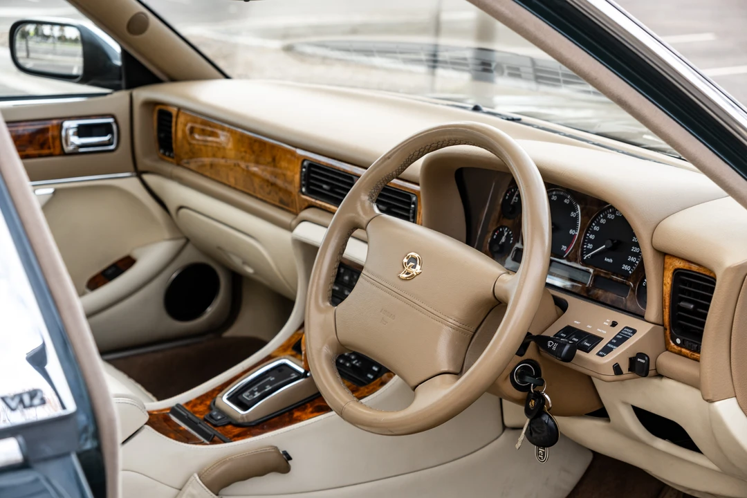 1995 Daimler - Image 10 of 31
