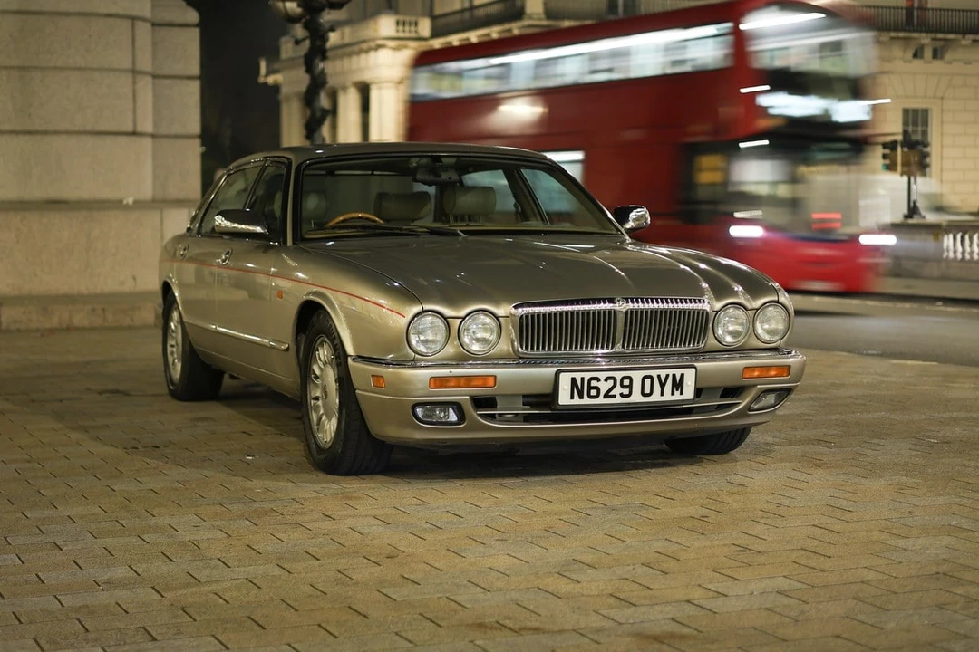 1995 Daimler - Image 5 of 30