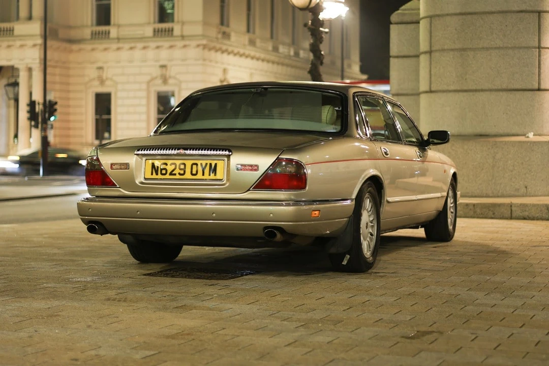 1995 Daimler - Image 9 of 30