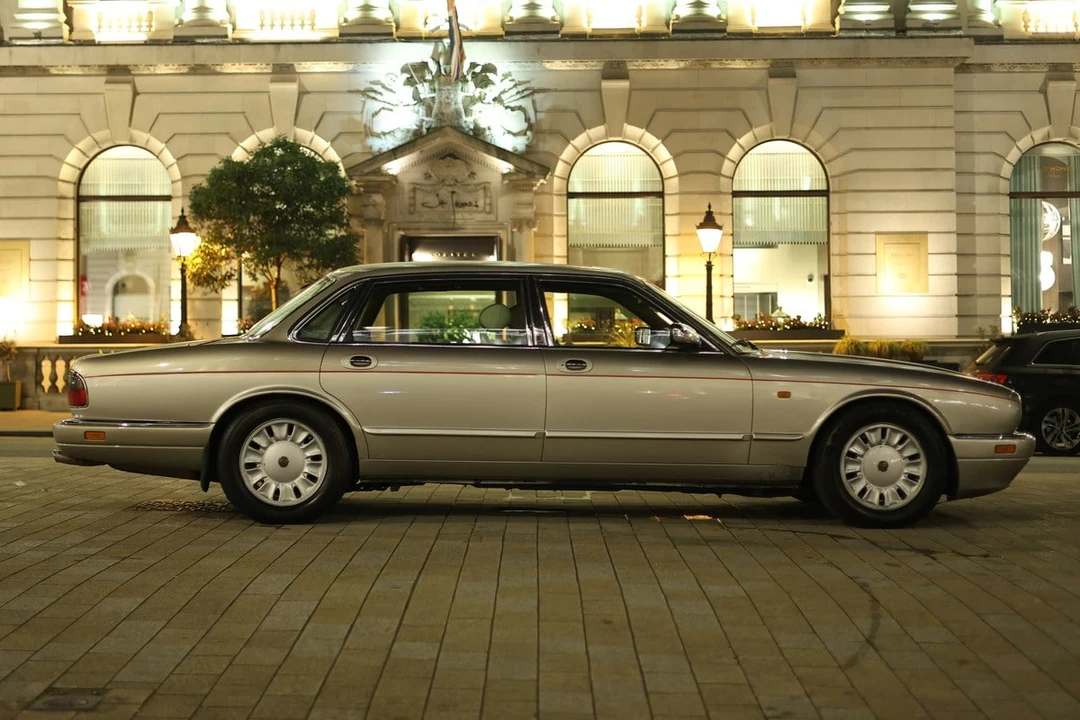 1995 Daimler - Image 8 of 30