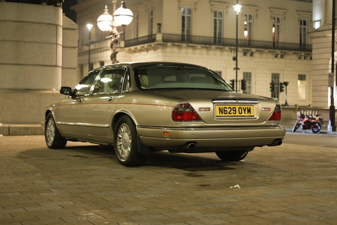 1995 Daimler - Image 11 of 30