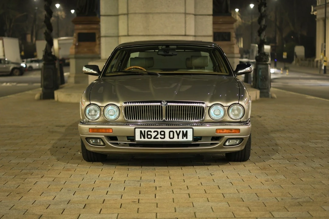 1995 Daimler - Image 4 of 30