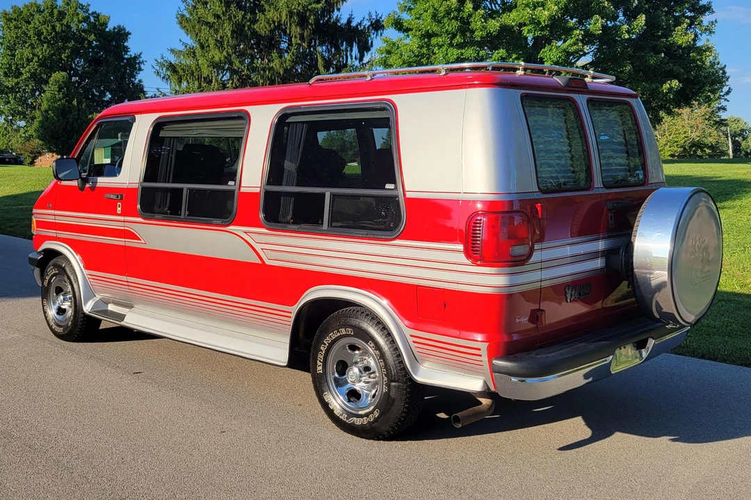 1995 Dodge Ram Van - Image 4 of 31