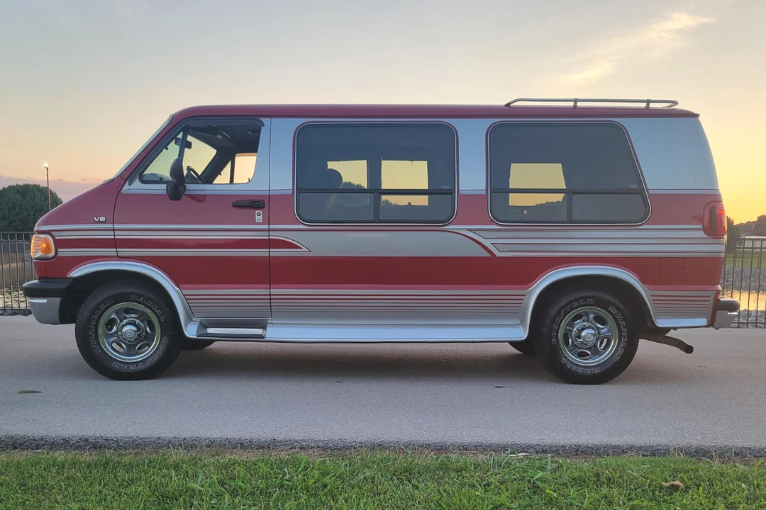 1995 Dodge Ram Van - Image 8 of 31