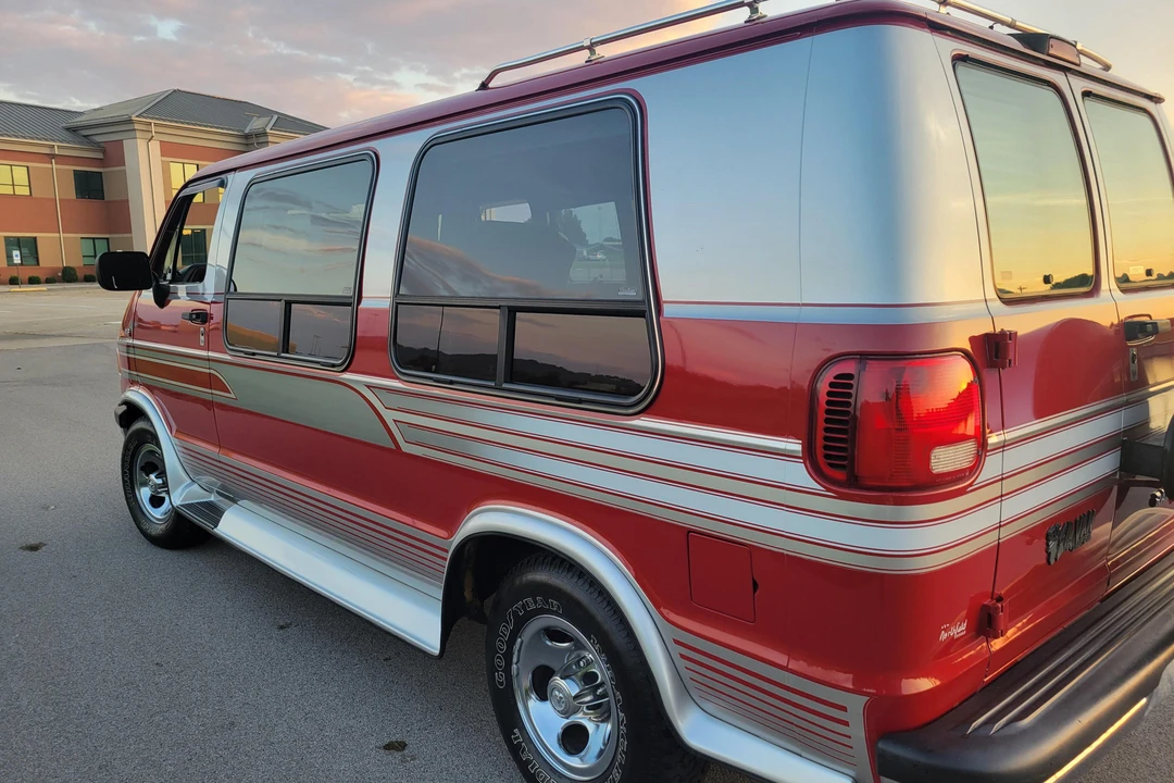 1995 Dodge Ram Van - Image 9 of 31