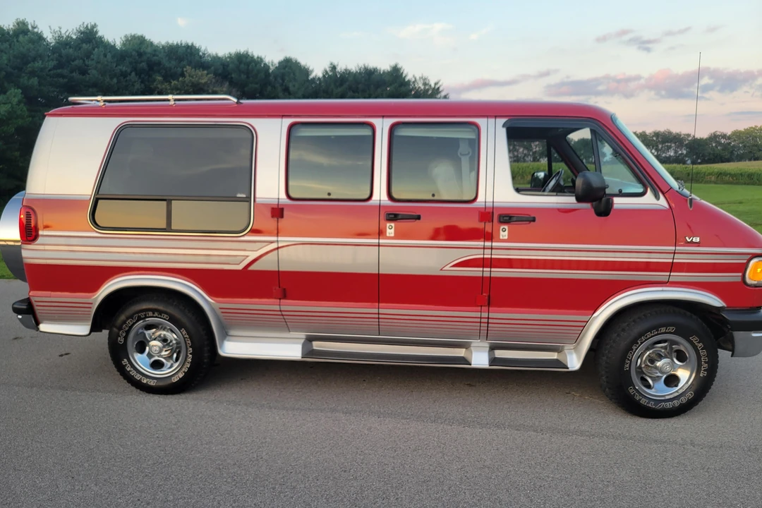 1995 Dodge Ram Van - Image 13 of 31
