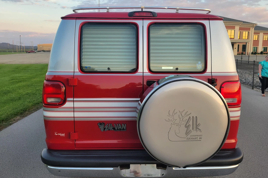 1995 Dodge Ram Van - Image 10 of 31