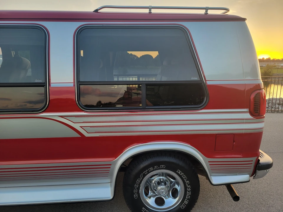 1995 Dodge Ram Van - Image 24 of 31