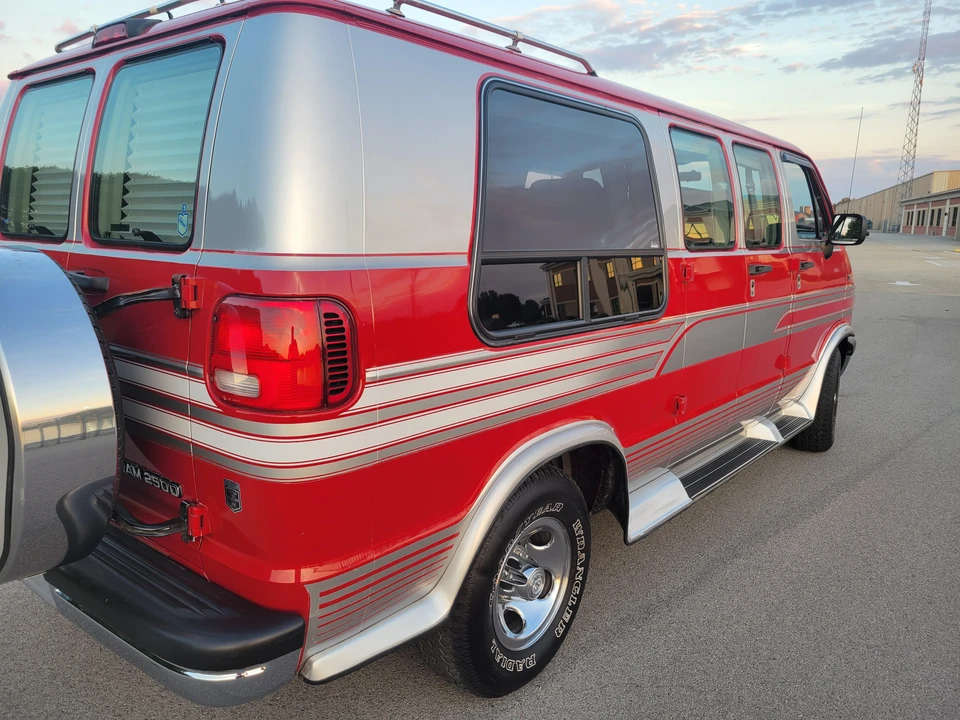 1995 Dodge Ram Van - Image 11 of 31