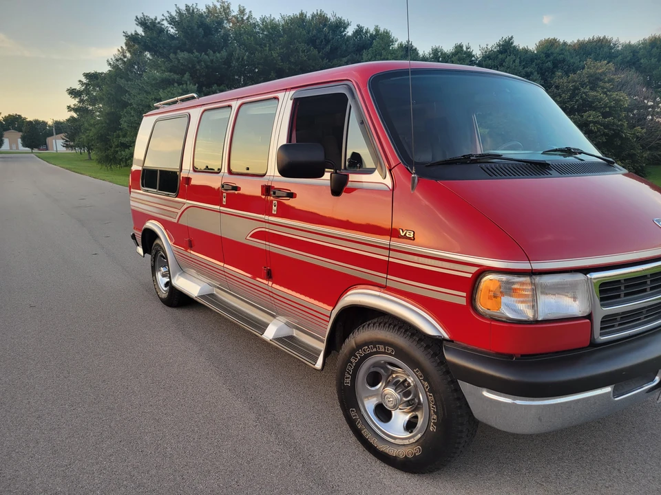 1995 Dodge Ram Van - Image 14 of 31
