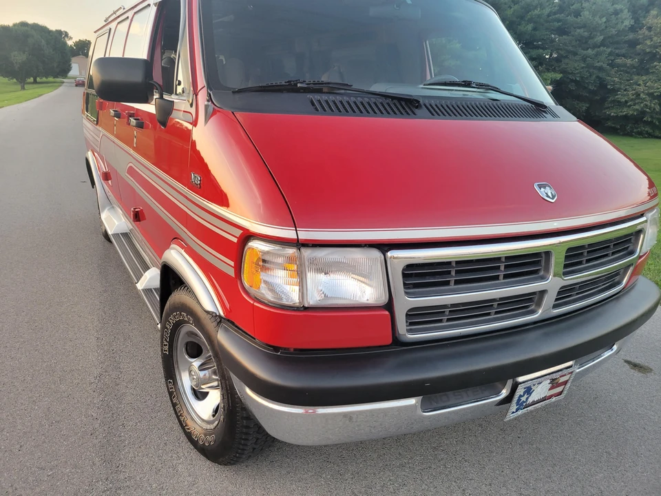 1995 Dodge Ram Van - Image 15 of 31