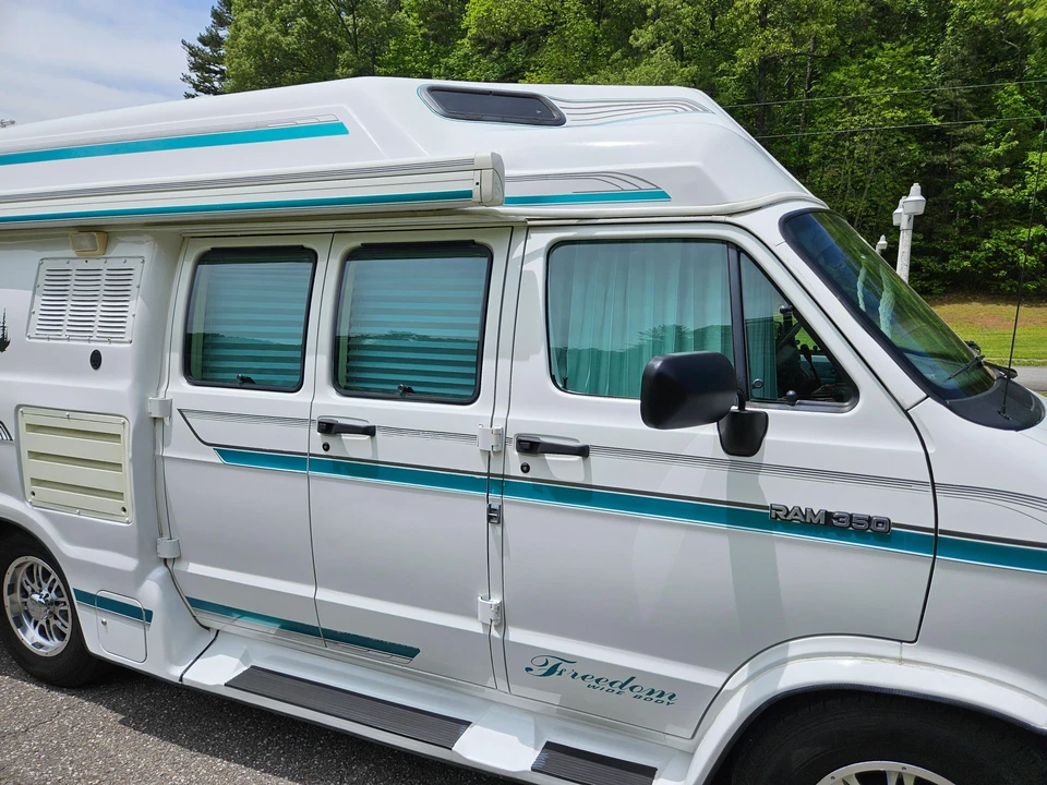 1995 Dodge Ram Van - Image 22 of 31